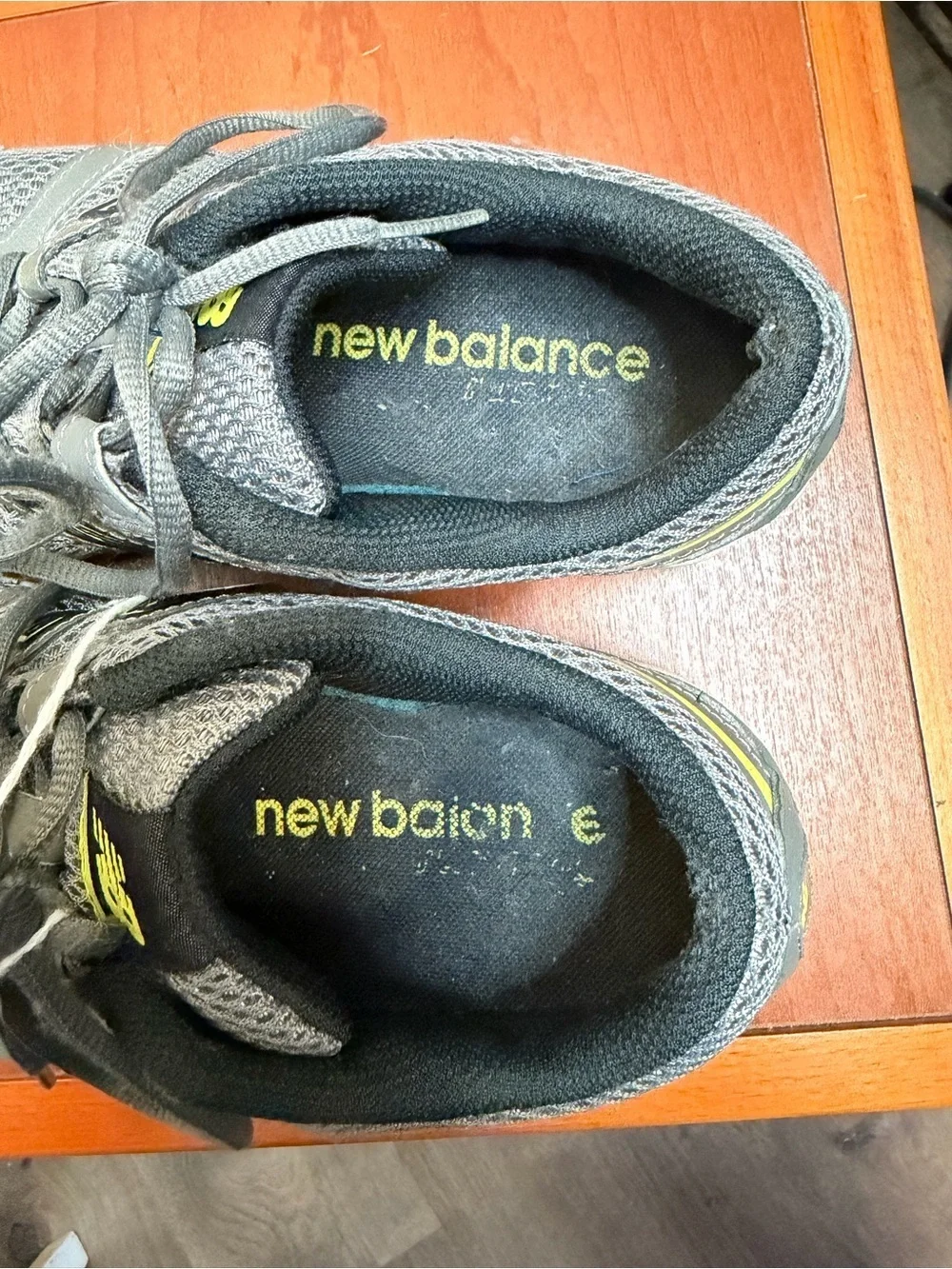New Balance 690 Gray Neon Running Sneakers Sport - Hiking Inspired. Size: US 7